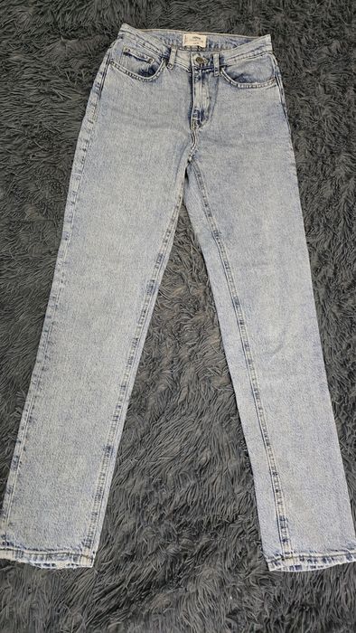 Блакитні світлі джинси