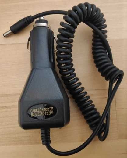Carregadores carro para telemóveis.