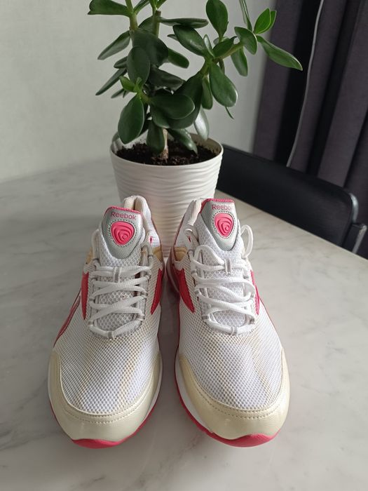 Продам кросівки NIKE жіночі