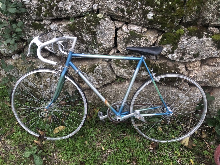Bicicletas de corrida que presicam de restauração