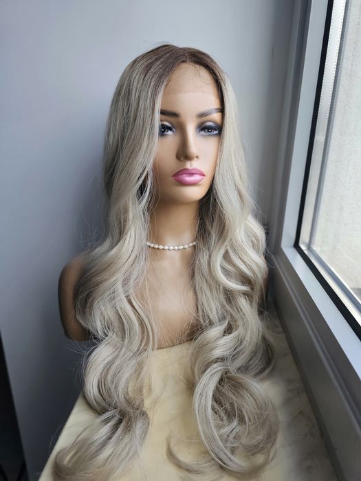 Długa peruka premium Kate fale lacefront naturalny efelt