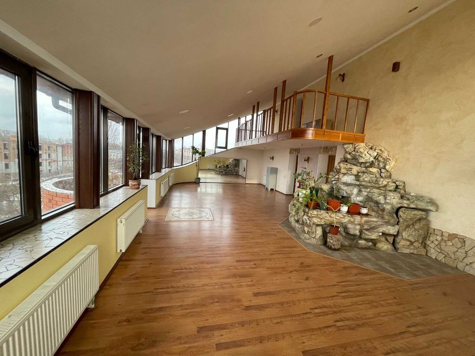 Центр Спаська офіс в бізнес-центрі 238 кв.м. ремонт ціна 150 тис.у.о.