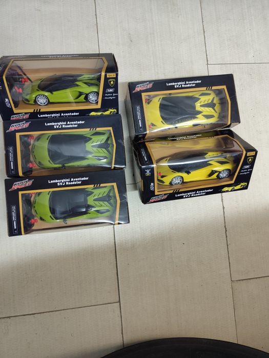 Carro Lamborghini com comando