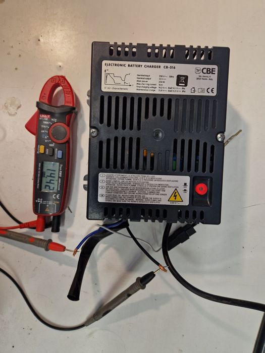 Ładowarka do kampera CBE CB-516
