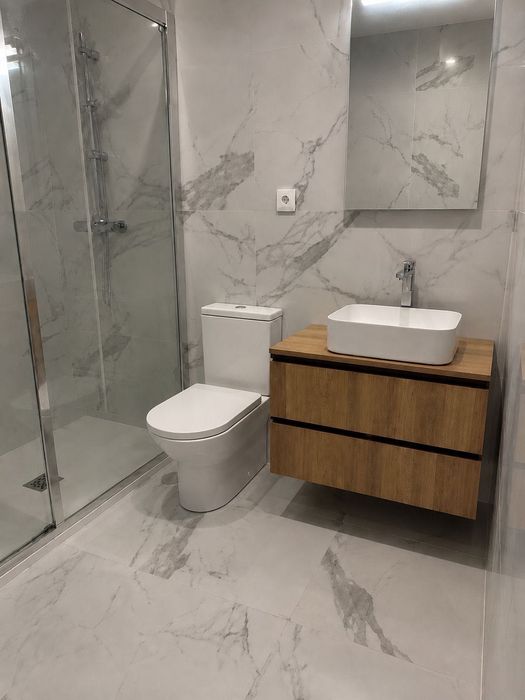 Aluguer quarto casal - 550€ Estaçao das Merces.