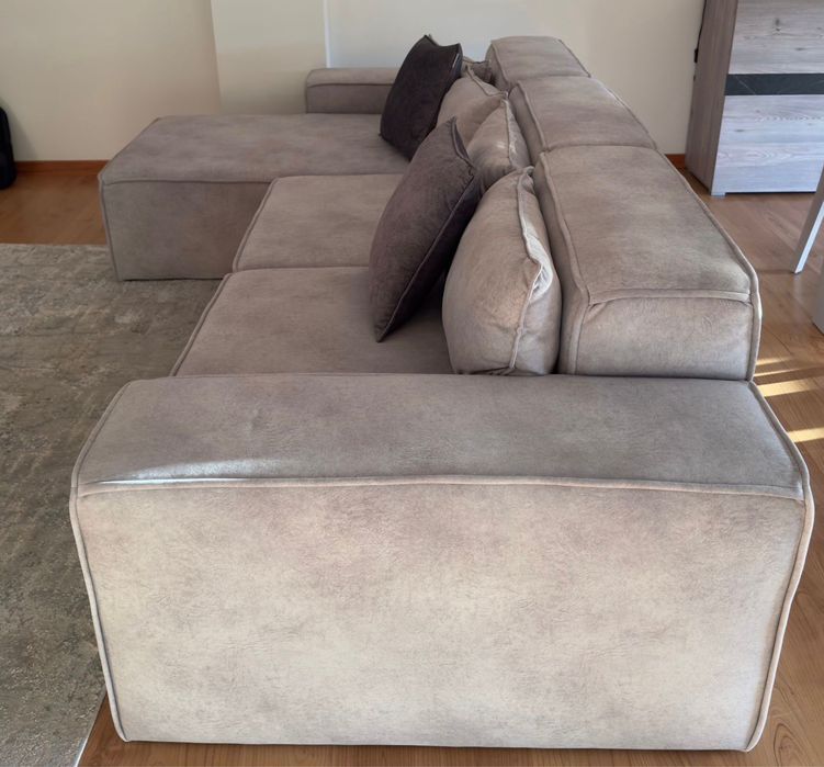 Sofá chaiselongue cinza