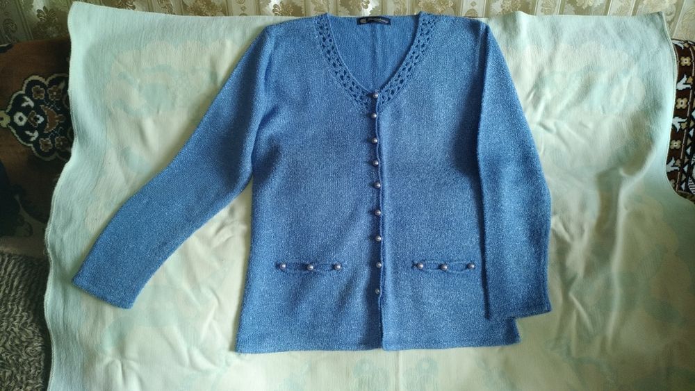 Продам   кофточку