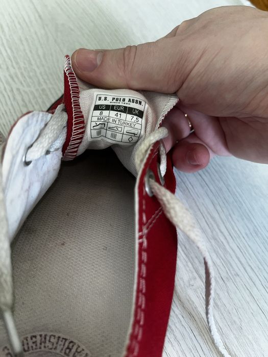 Червоні текстильні кеди від бренду U.S. Polo Assn..