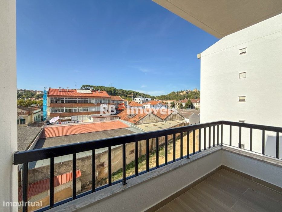 Apartamento T3 Remodelado c/ Arrecadação, junto ao rio Nabão, em Tomar