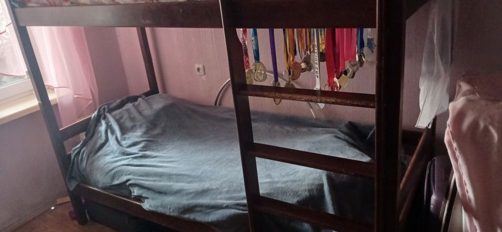 Двухъярусная кровать