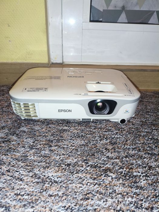 Projektor Epson EB-X11 (H435B) 3LCD | Stan Bdb | Przebieg lampy: 2122 h