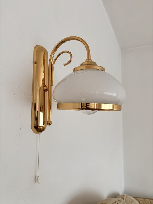 Piękny stylowy kinkiet w kolorze złotym