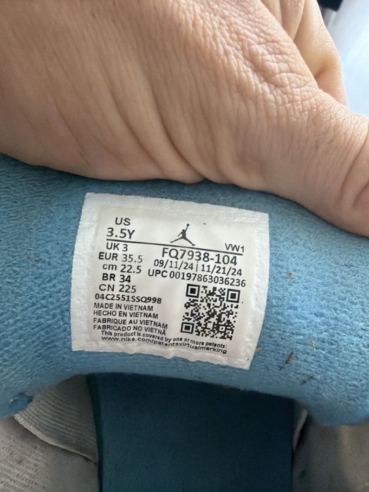 Buty Nike Jordan 4 RM roz.35.5