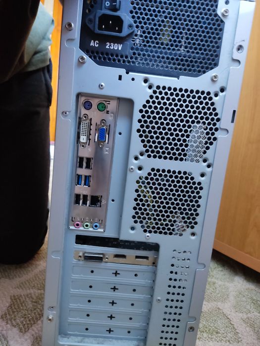 Продаю власний комп'ютер в зв'язку з тим, що купив собі ноутбук.