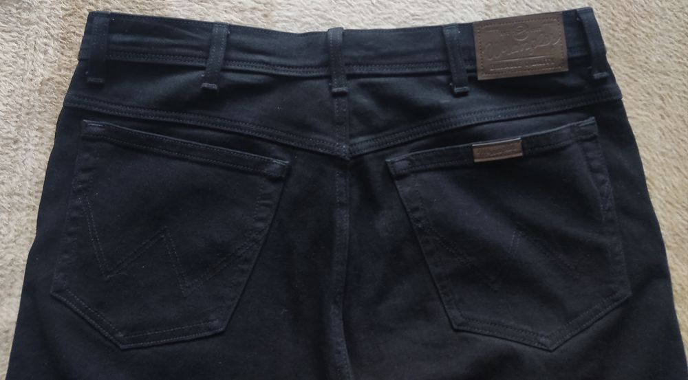 Продам мужские стретчевые джинсы wrangler w36-l34