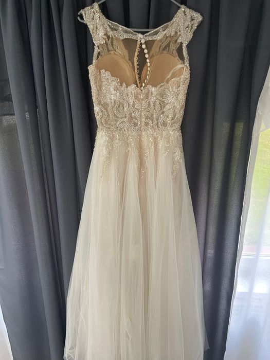 Suknia ślubna z tiulem