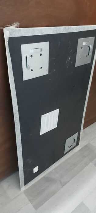 Vendo espelho com supote pra parafuso.com medidas 43x66