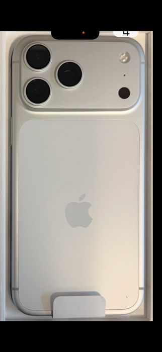 Iphone 17 pro Max Silver  256GB Novo .