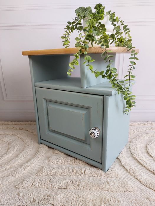 Drewniana niebieska błękitna szafka nocna