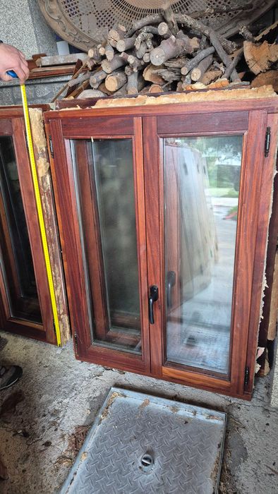 Janelas em madeira dura