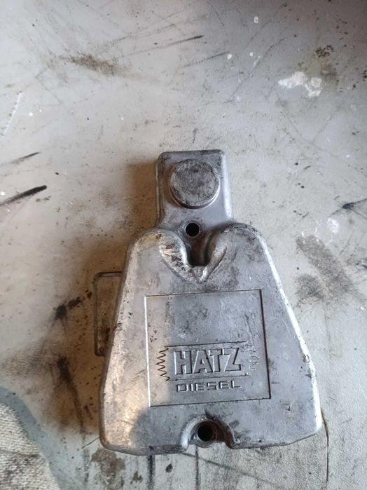 Silnik Hatz 1b20 pokrywa zaworów