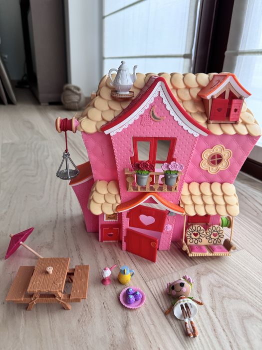 Domek dla lalek Lalaoopsy z akcesoriami