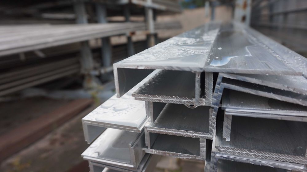 Kątownik aluminiowy 60x25x2,5 gat. 6060/PA38