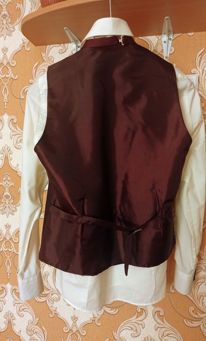 Чоловічий костюм-трійка