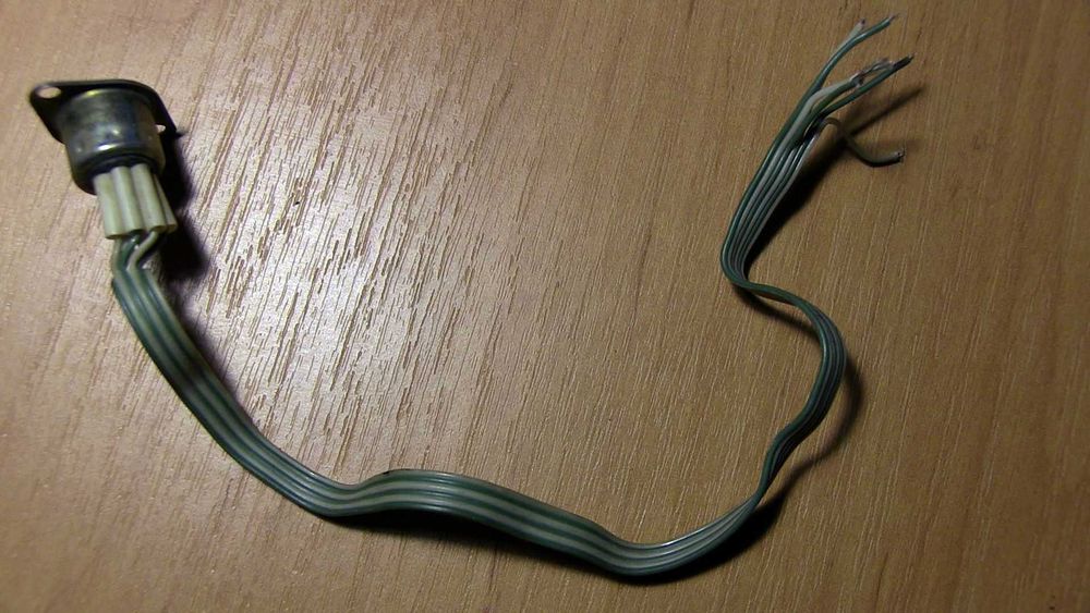 DIN5 гнездо с припаенным шлейфом 6 pin\проводков