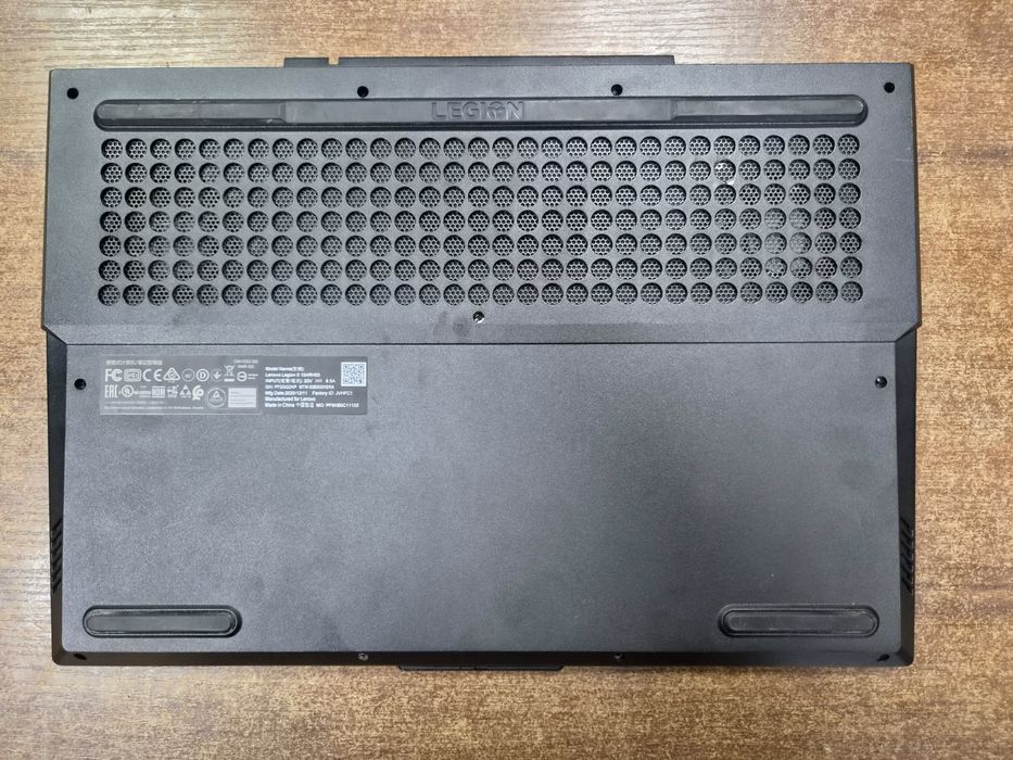 Ноутбук Lenovo Legion 5 15ARH05 Ryzen 5 4600H GTX 1650 на запчастини чи відновлення