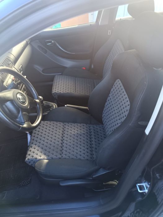 Carro Seat Leon Preto