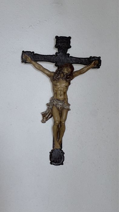 Cristo na cruz cerâmica sobre sintetico