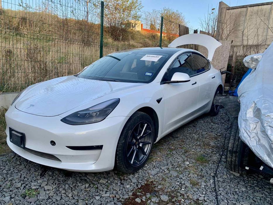 Дверка tesla model 3  дверь двері tesla m3