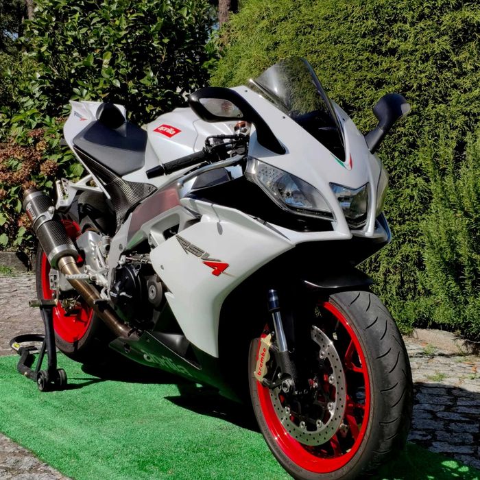 Aprilia RSV4 (De Livrete: 149kW / 201cv)