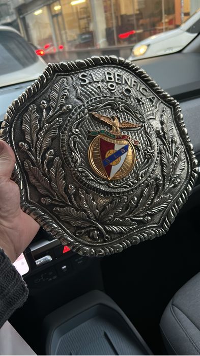 Sport Lisboa e Benfica emblema esmaltado em prato de parede