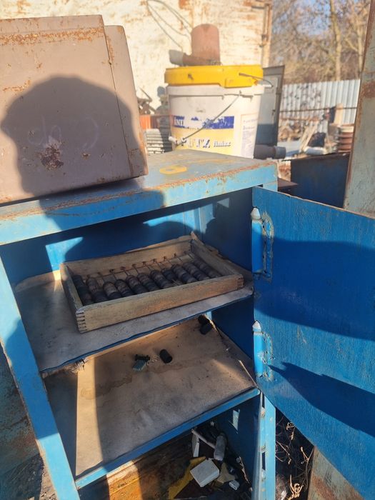 Сейфовий шкаф сейфи різні