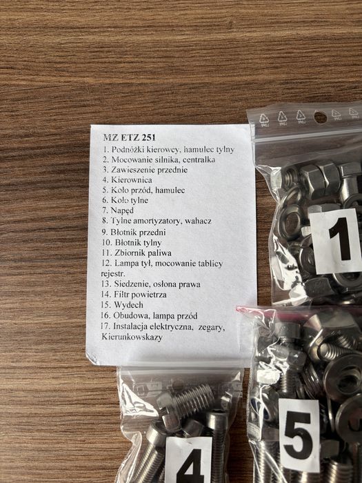 NOWY komplet śrub śruby NIERDZEWNE MZ ETZ 251