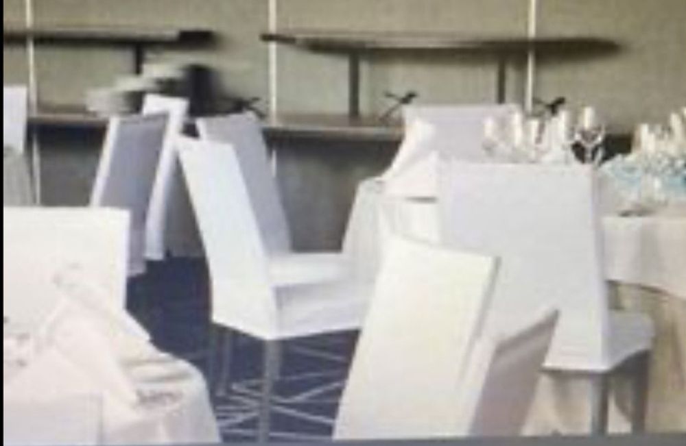 Capas brancas curtas para cadeiras (11 unidades)