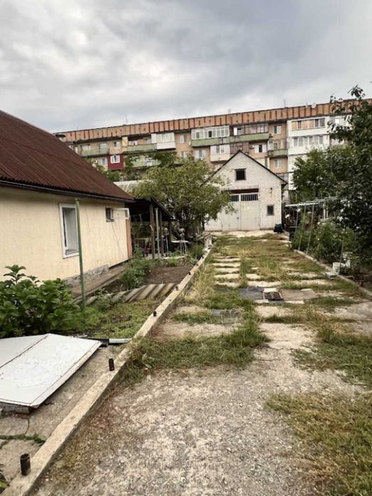 Продається окремий житловий будинок по вул. Грушевського. Галина