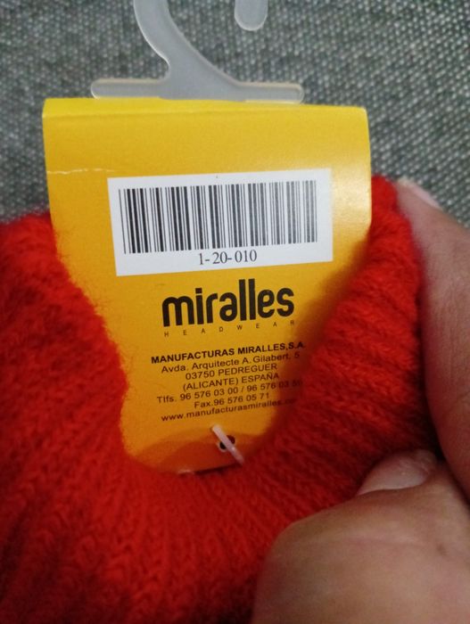 Par de luvas vermelhas de malha