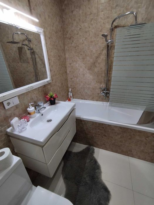 Бровары, посуточно, двухкомн, Лесной квартал, центр, новый дом, 5 мест