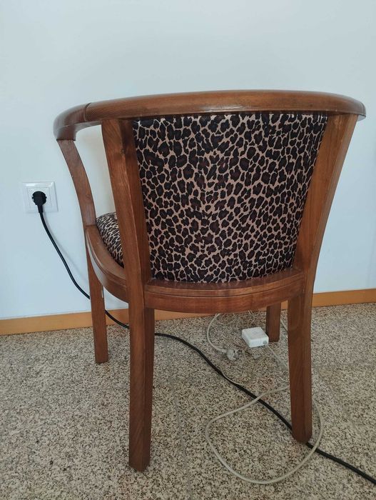 Poltrona com estofo novo