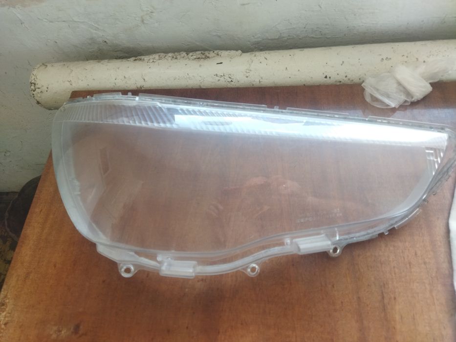 Продается  б/ у стекло на Мицубиси АСХ .