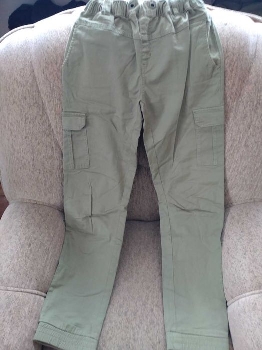 Spodnie joggiery koloru zielonego