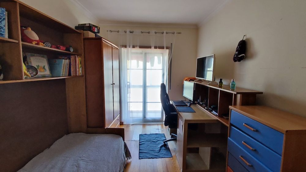 Apartamento T2 com garagem fechada