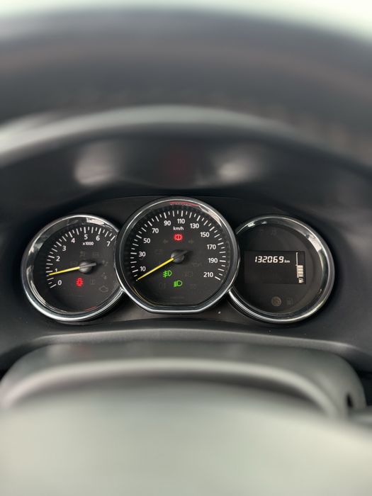 Renault logan 131т пробег не бит не крашен гбо 4