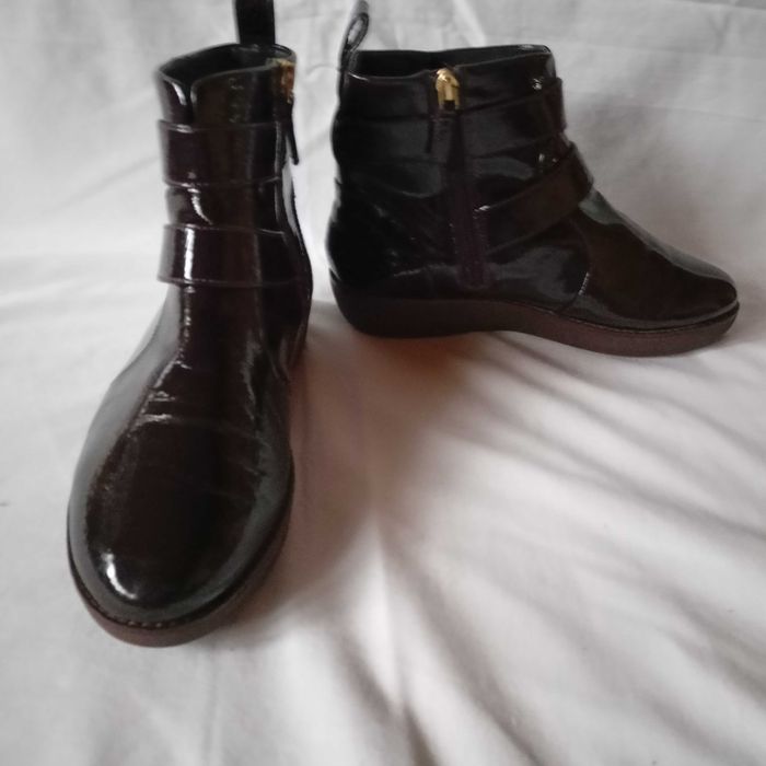 fitflop roz. 38 / UK 5 /- dł. wkł. 24,2 c skóra lakierowana- stan bdb