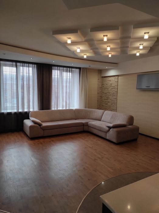 Центр, вул. Соборності, 50, 3-и кімн. квартира.