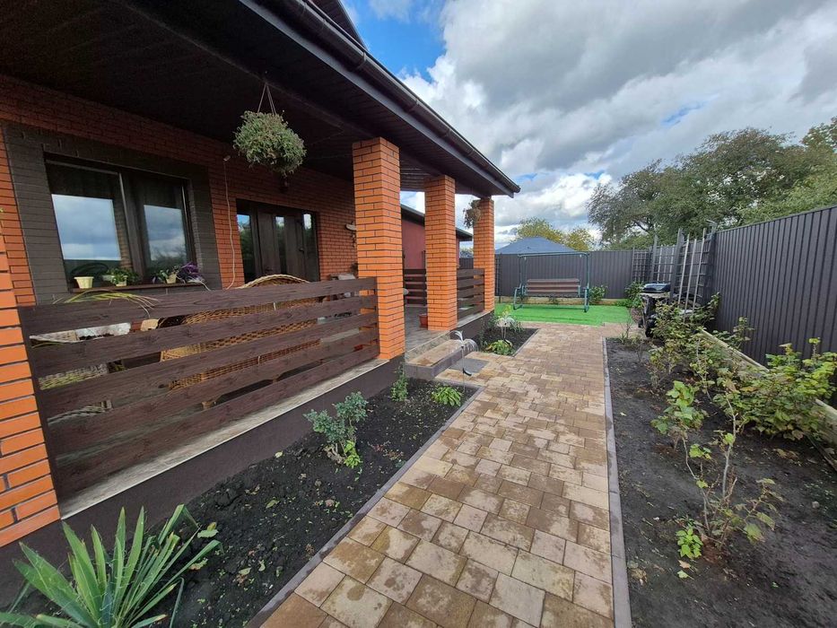 Двоповерховий будинок з ремонтом на Вінницьких Хуторах