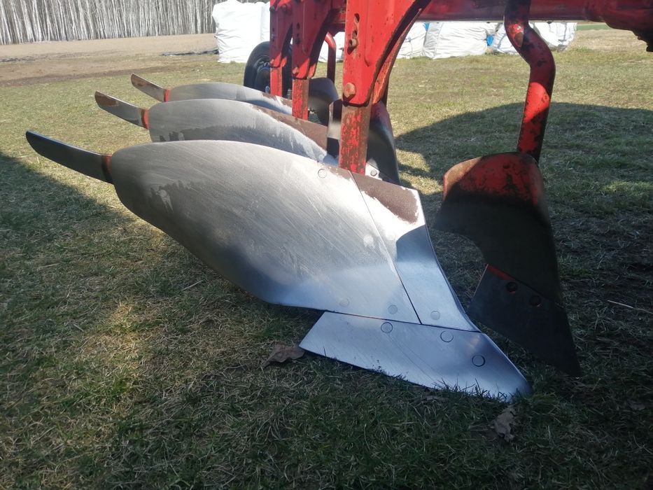 Pług 3 skibowy obrotowy NIEMEYER